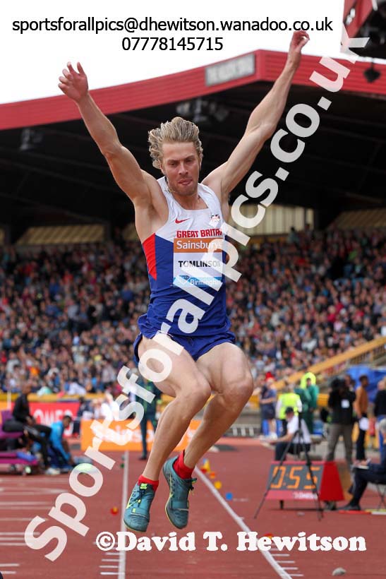 Chris Tomlinson in the long jump at the Sainsbury's Birmingham Grand Prix. Photos: David T. Hewitson/Sports for All Pics